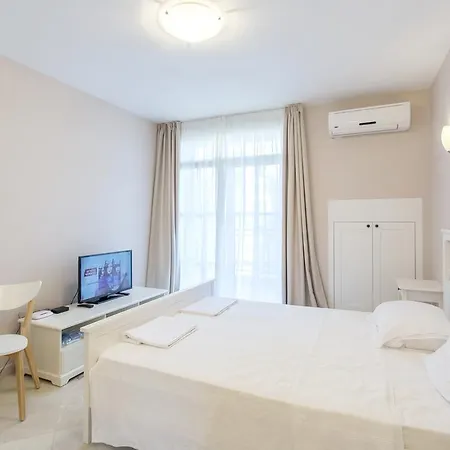 아파트 Studio In Flores Garden Beach 체르노모레츠